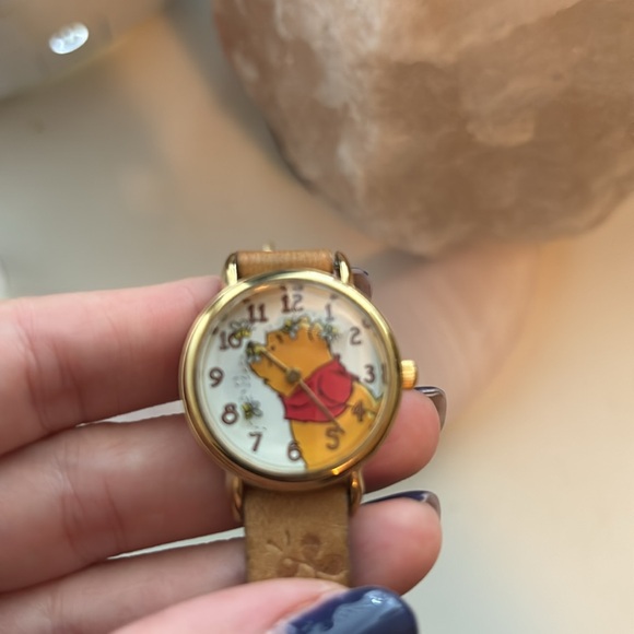 Vintage genuine, leather Winnie the Pooh watch - Picture 4 of 4